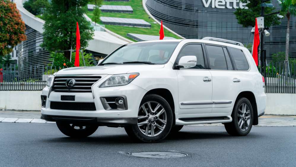 LX-570-2013-hanoicar-1.jpg